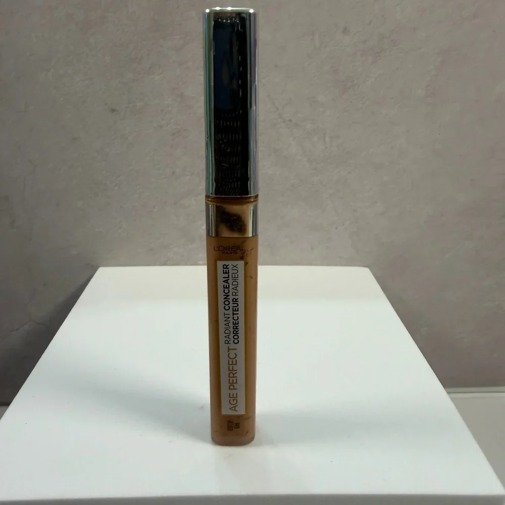 🩷5/$10🩷 L'Oréal Age Perfect Radiant Concealer - Golden Beige